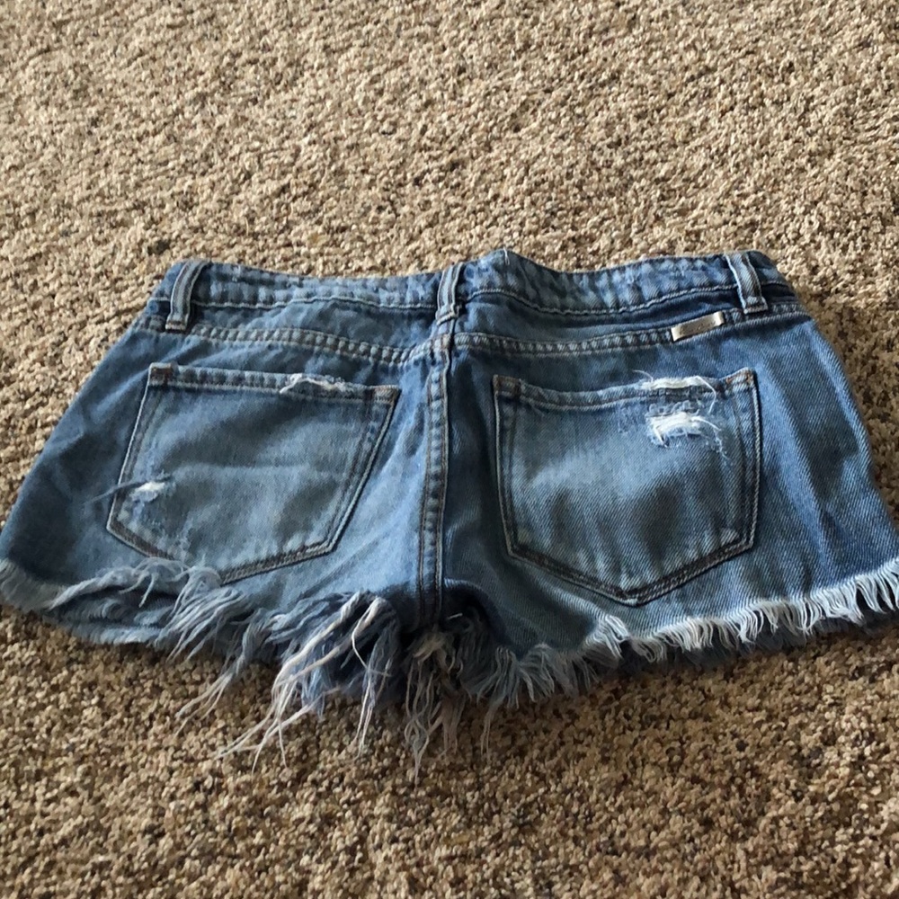 Shorts - Picture 2 of 4